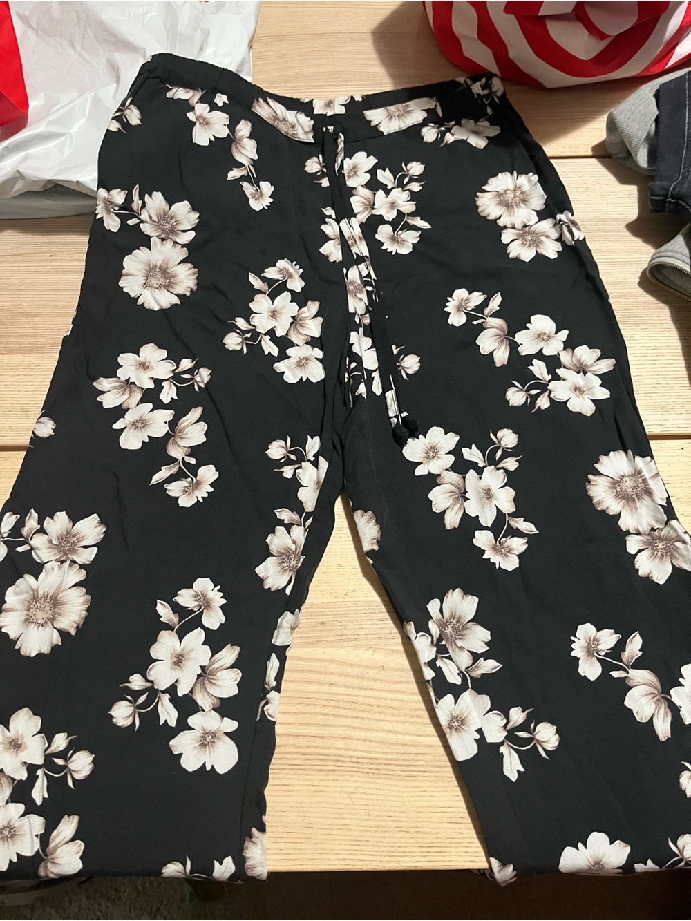 Brandy Melville Black Wide-Leg Pants with White Floral Print Summer Vacation